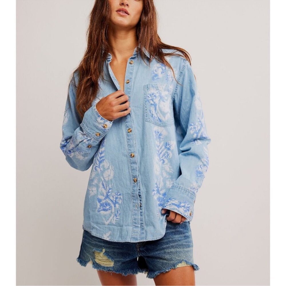 NWT FREE PEOPLE Sky Blue Med Indigo Airbrushed Blossom Denim Shirt SZ: L